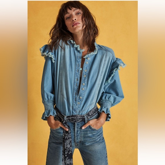 We The Free Tops - We The Free Woman’s Louise Denim Top Size Medium